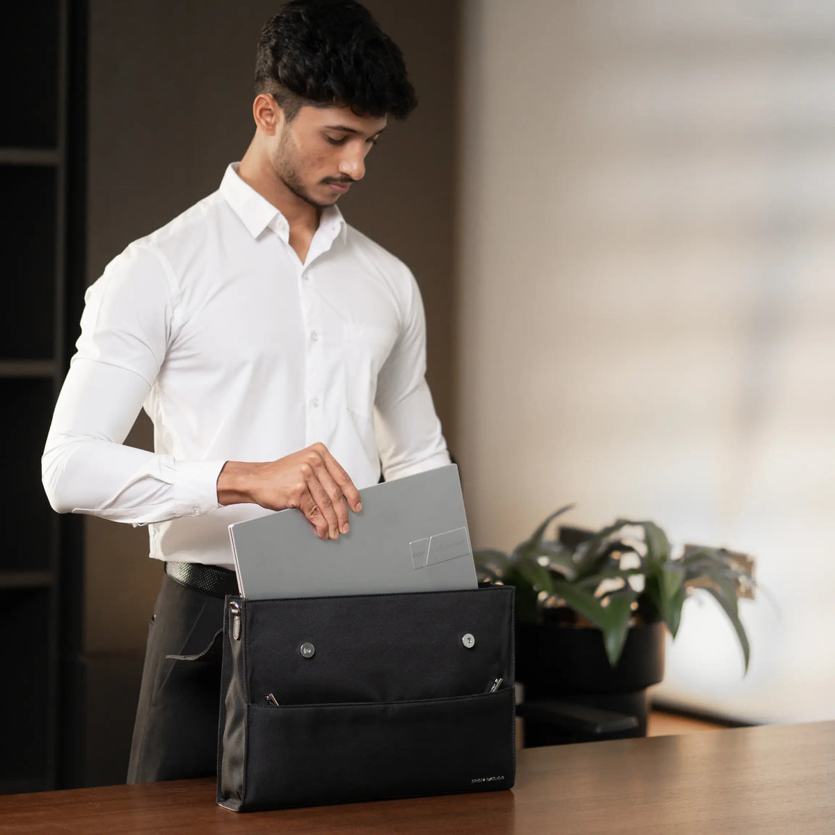 Creast Fold Laptop Bag